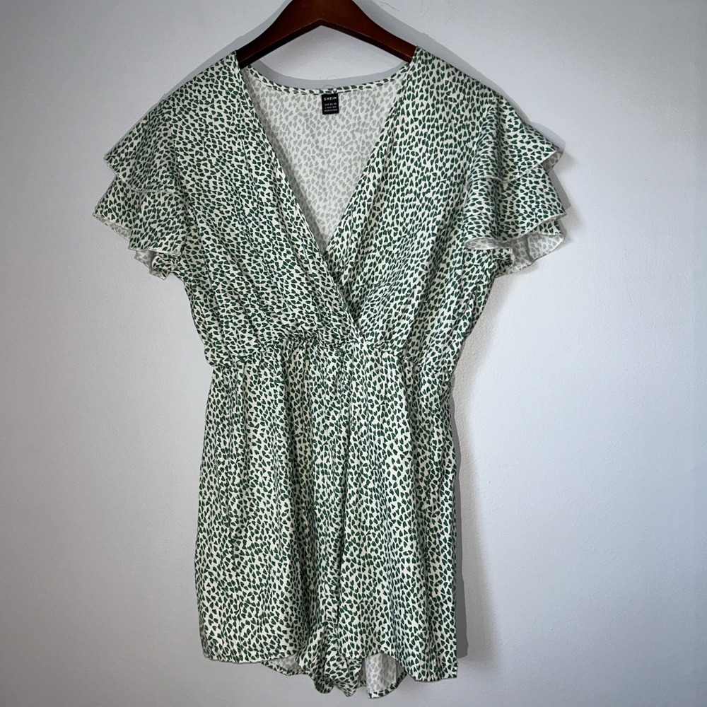 Short Sleeve Romper‎ Shorts All Over Hearts B Neck Ruffle Sleeve L  8/10